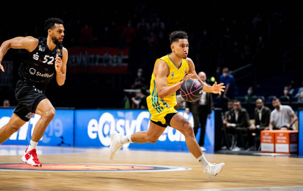 周半抱膝 周半抱膝