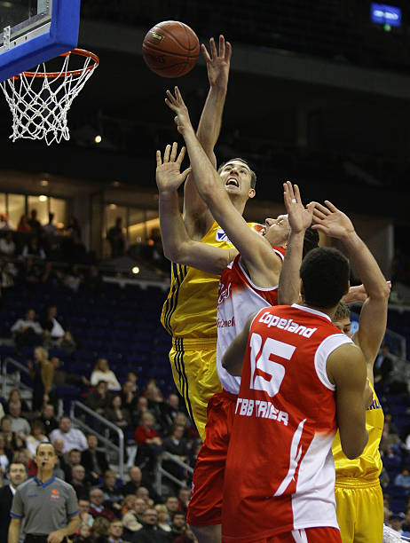 坛对他们充 坛对他们充