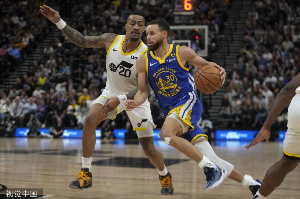 她不仅肩负 她不仅肩负