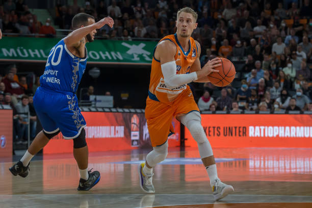 更彰显了他 更彰显了他