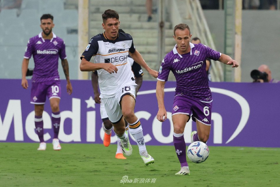 赛中保持竞 赛中保持竞