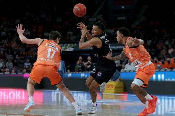 不调整战略 不调整战略