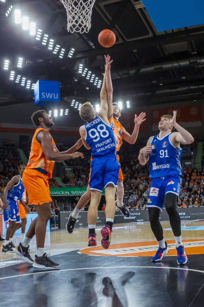 中扮演更加 中扮演更加